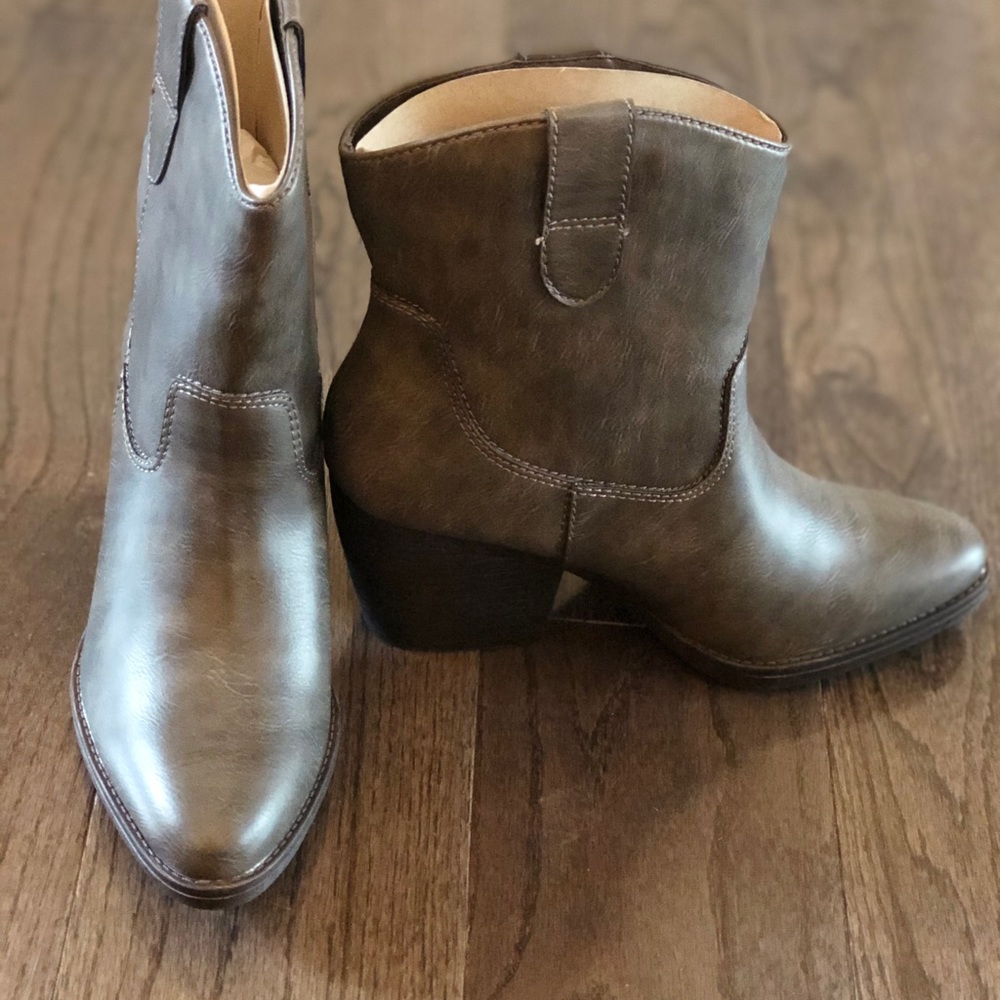 💋Western Booties in Taupe from Madden Girl Size 8